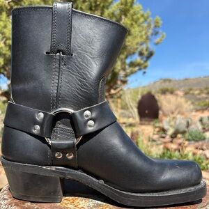 FRYE 🇺🇸 8R Harness Boots